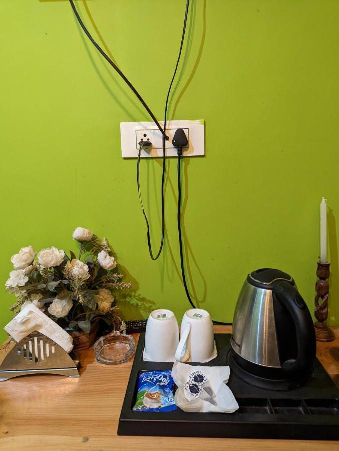Attic Monkey Cafe & Rooms Manali  Luaran gambar