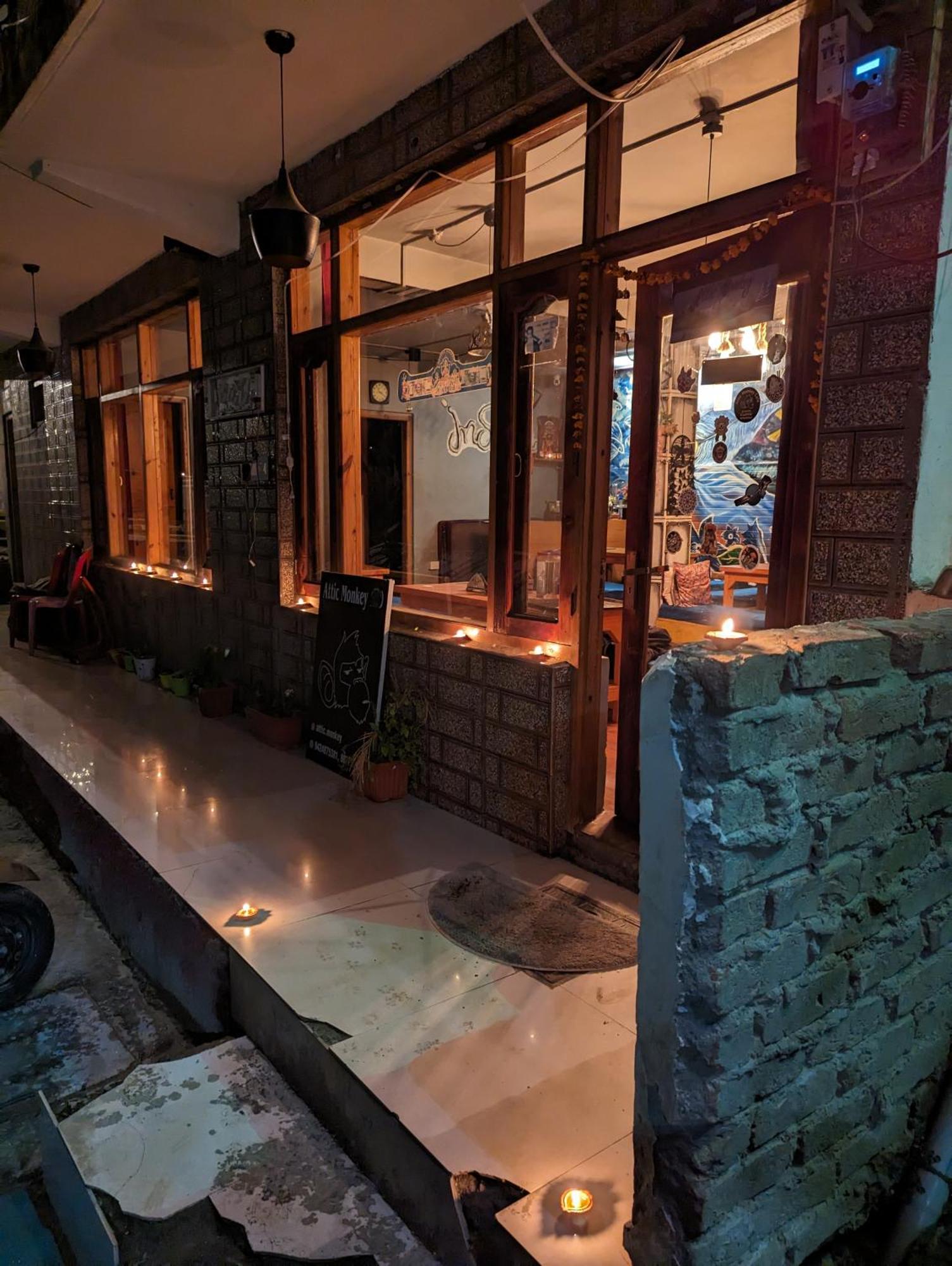 Attic Monkey Cafe & Rooms Manali  Luaran gambar